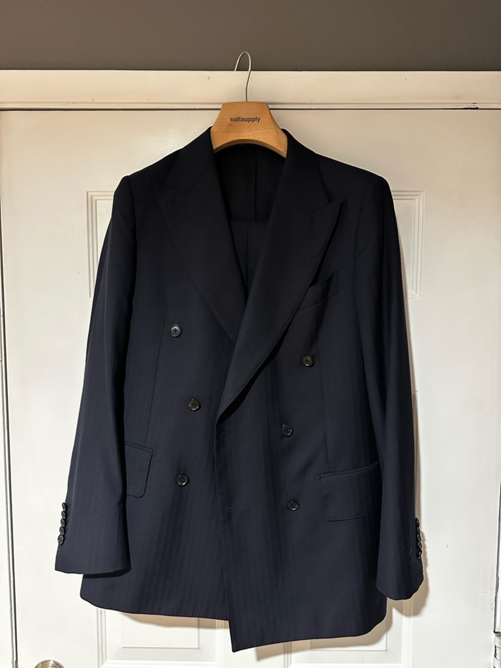 Suitsupply Dark Navy Double-Breasted Wool Blazer & Trousers suit. Super 130s